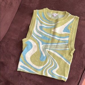 Crop sleeveless sweater